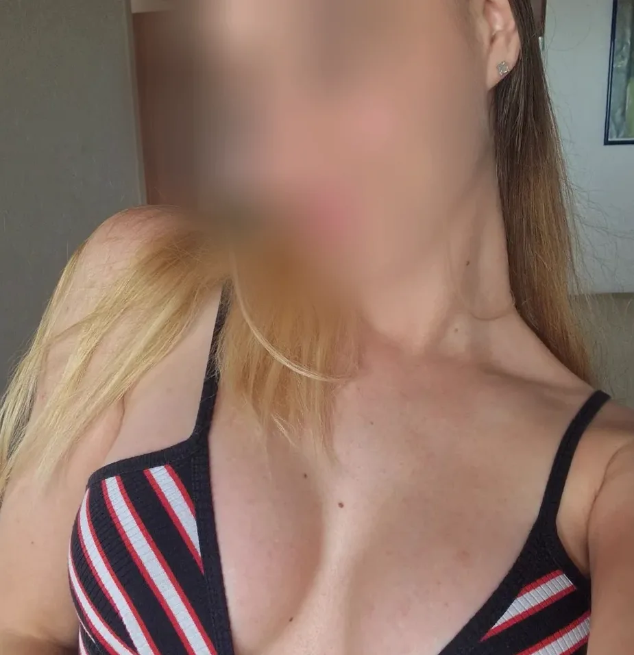 Anouk, 24