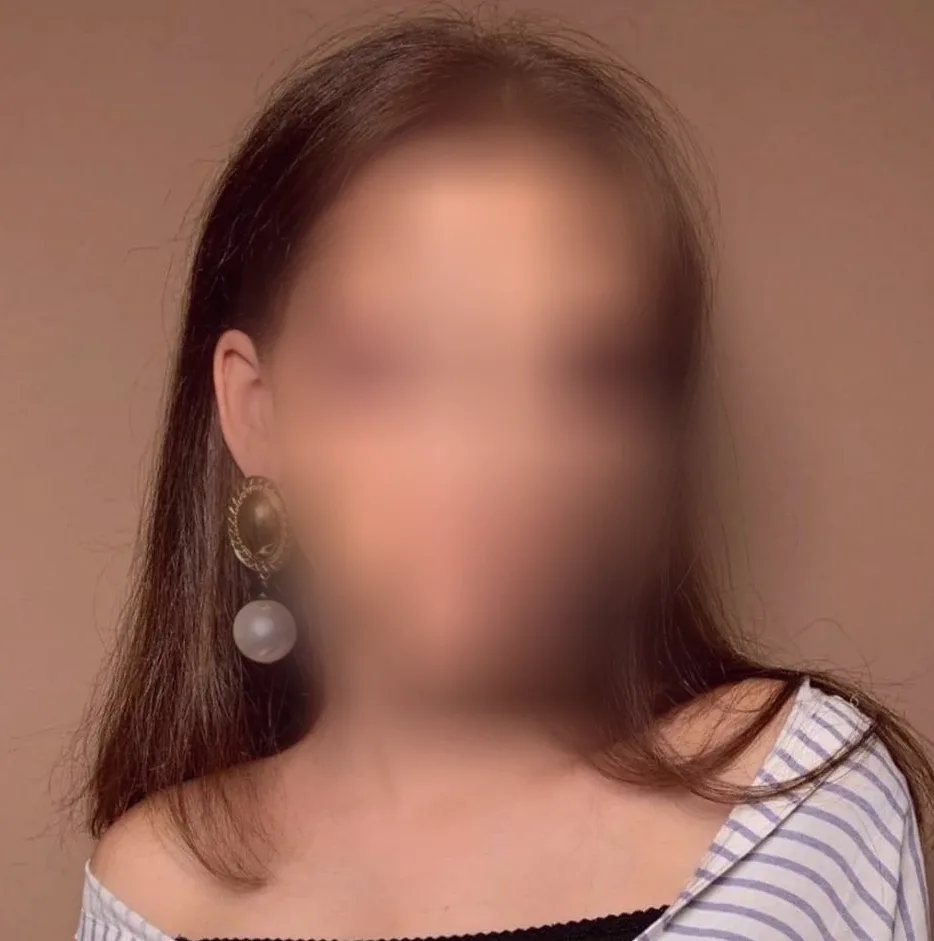 Bouchra, 21