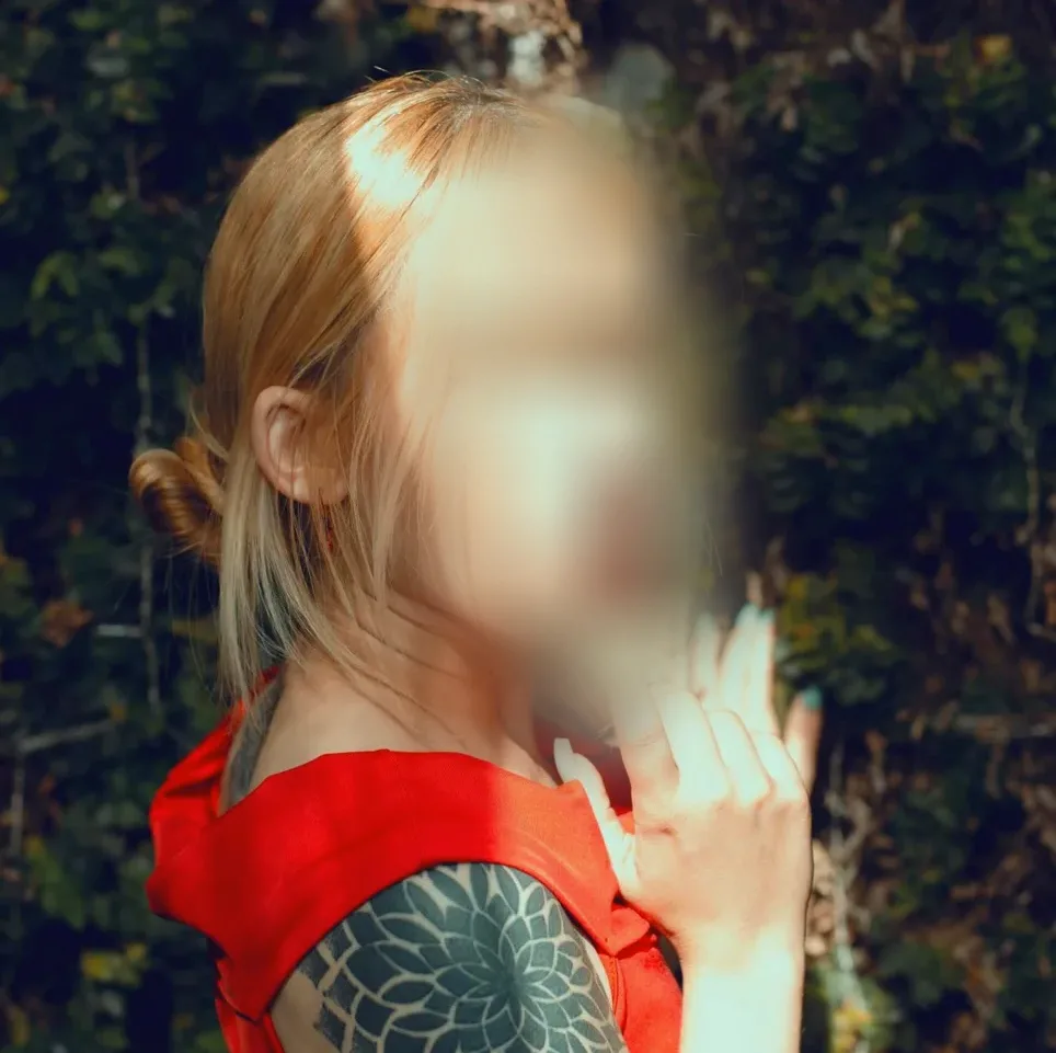 Julia, 26