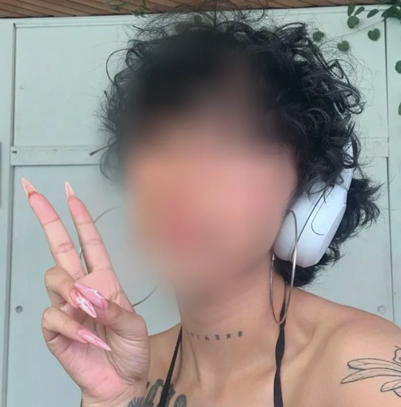 Sophie, 26